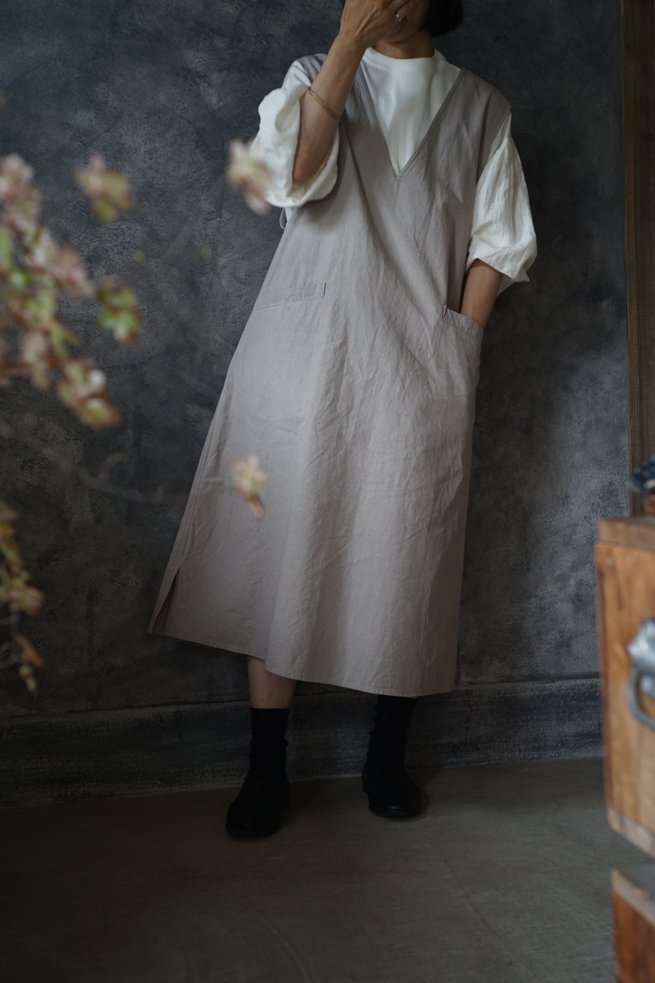 Vネックロングタブリエワンピース