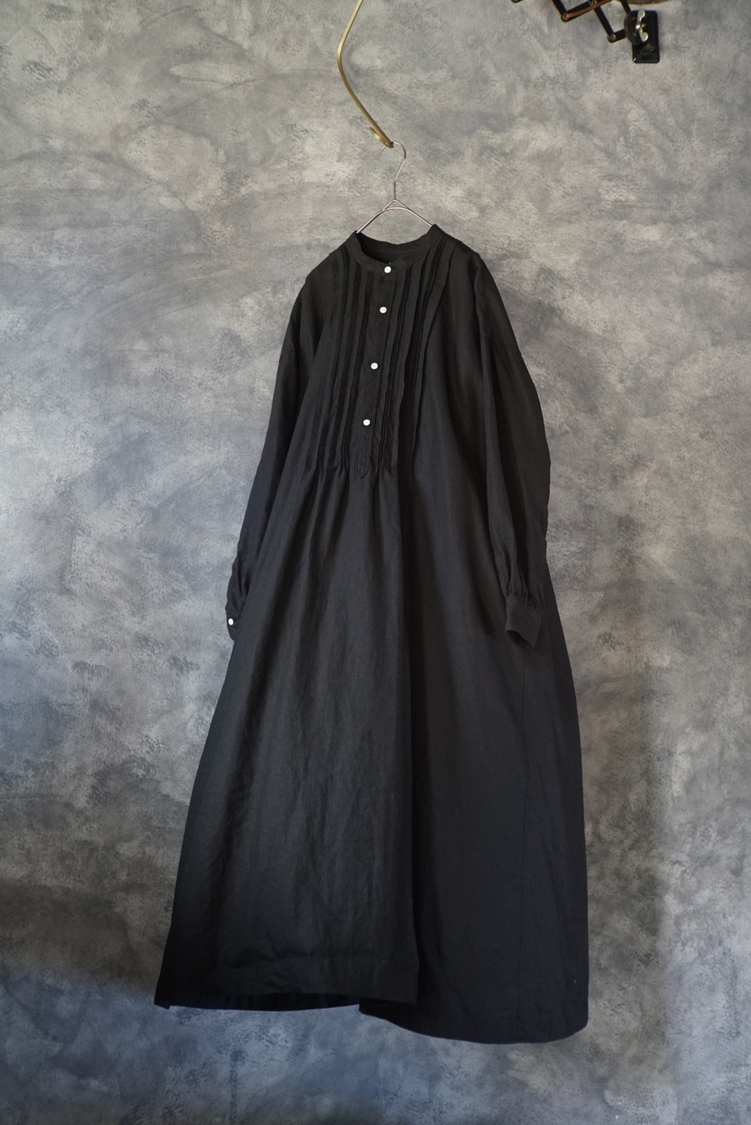 Antique pintuck dress high density linen – 縫人-nuito-