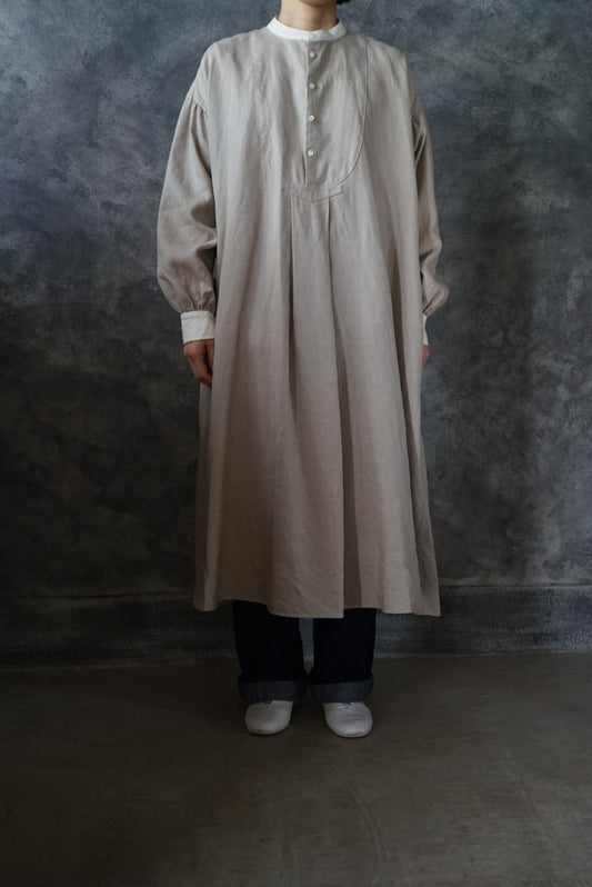 【NEW】ノーカラークレリックビブワンピース