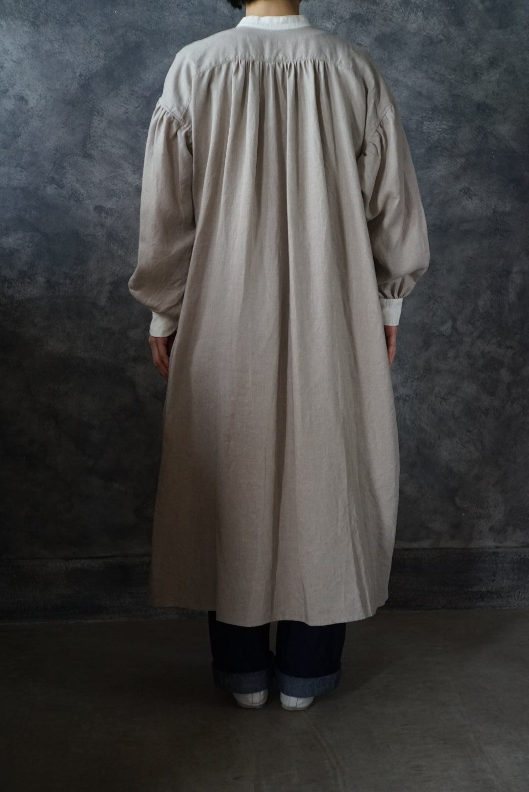 【NEW】ノーカラークレリックビブワンピース