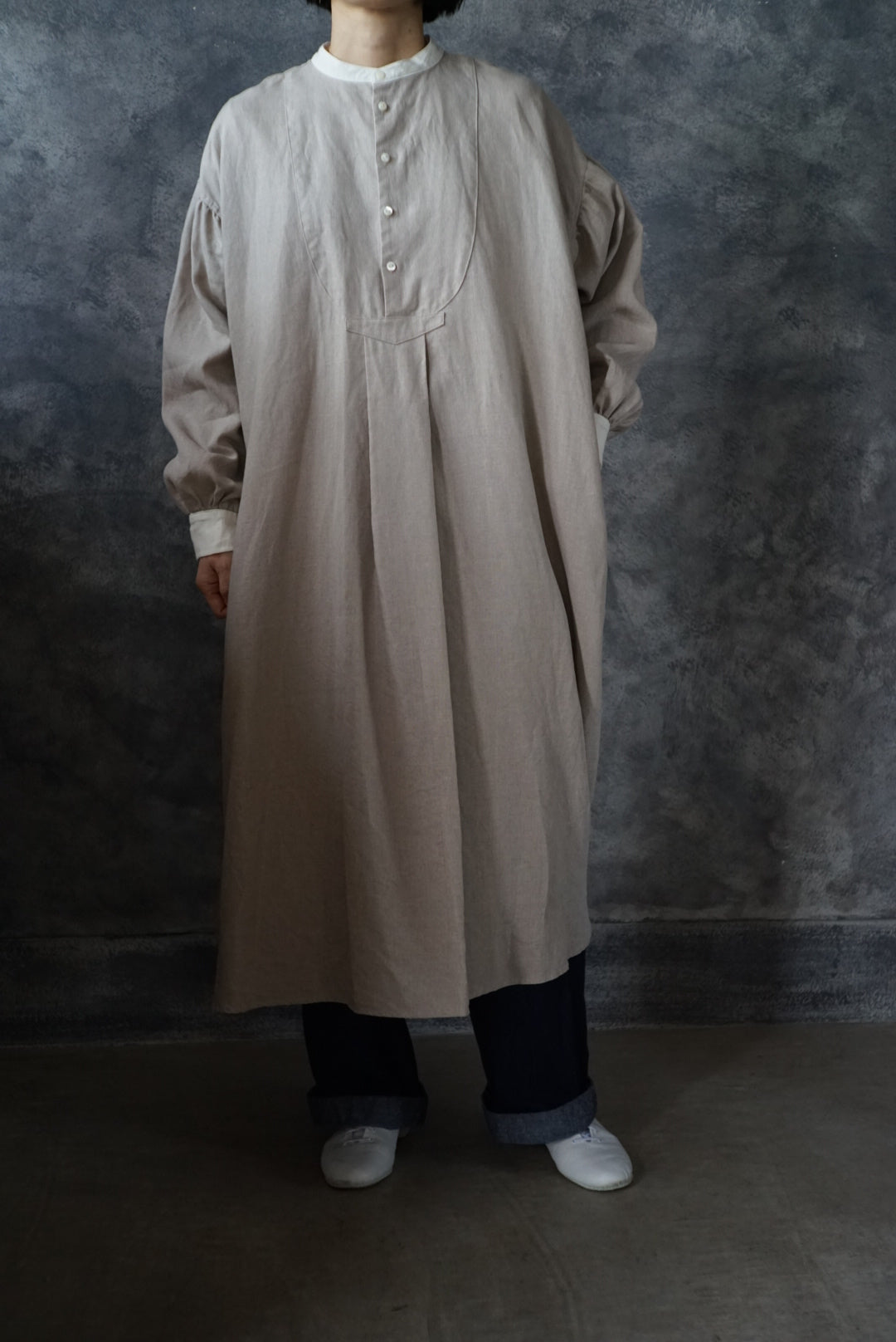 【NEW】ノーカラークレリックビブワンピース