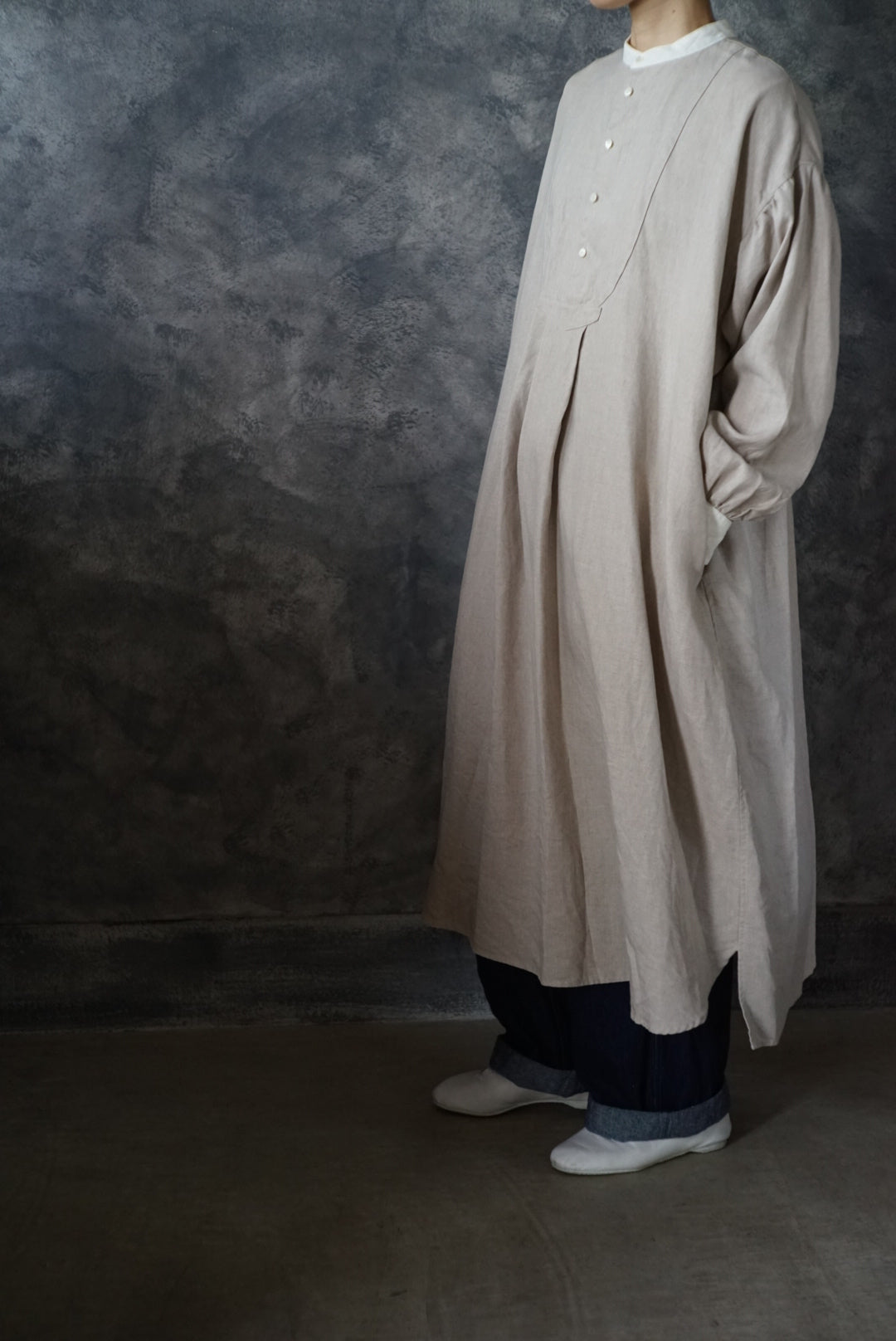 【NEW】ノーカラークレリックビブワンピース