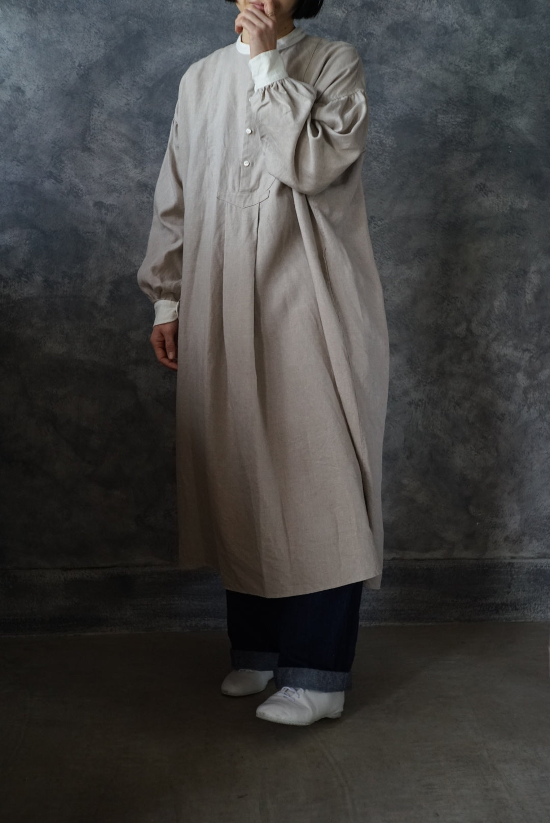 【NEW】ノーカラークレリックビブワンピース