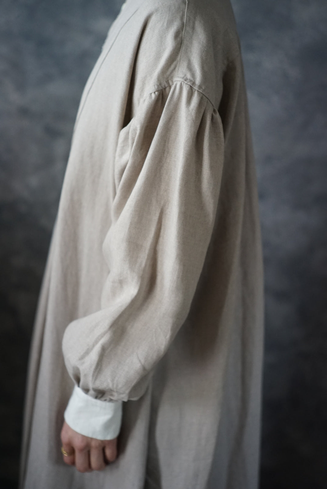 【NEW】ノーカラークレリックビブワンピース