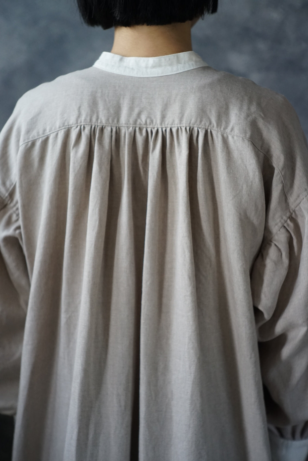 【NEW】ノーカラークレリックビブワンピース