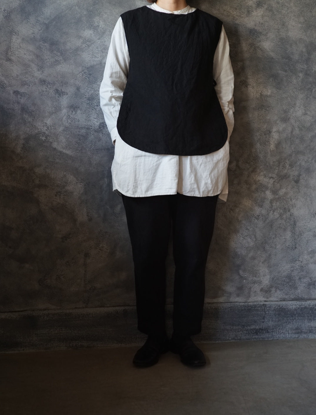 High count linen tablier vest 