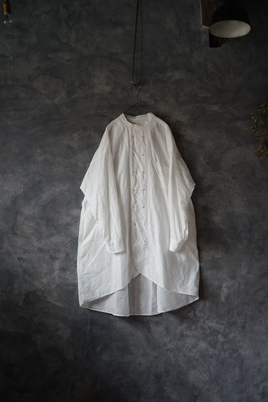 Dense linen white double-breasted tunic 