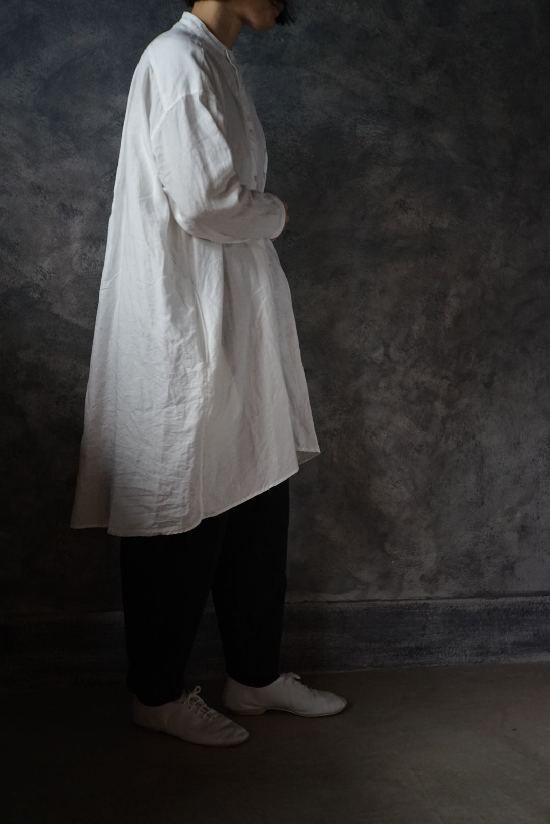 Dense linen white double-breasted tunic 